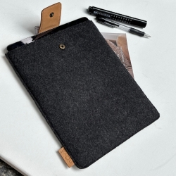 cover til iPad og tablet - Uld med læderstrop - Freja skind