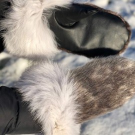 Nuuk sælskindsluffer - kant af blåræv - perlelammefoer